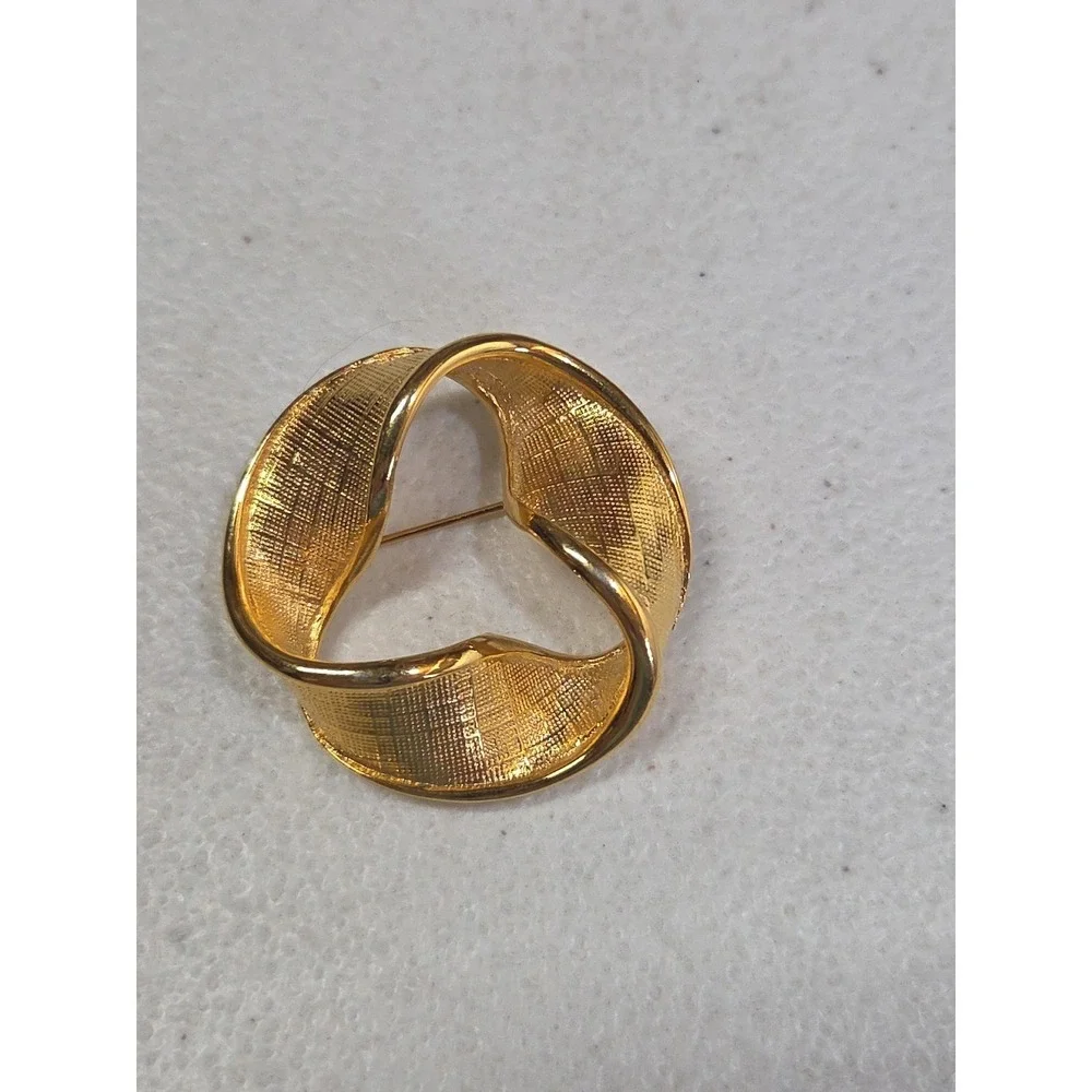 Vintage Napier Gold Tone Abstract Swirl Brooch Textured Modernist Pin Signed